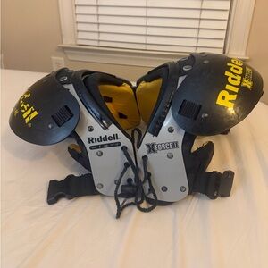 Youth Football Riddell Shoulder Pads S